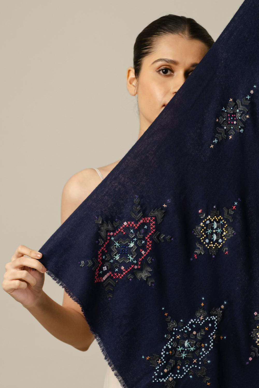 Navy blue + motif / 70 x 200 cms